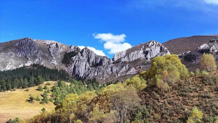 川西美景理塘县格聂神山