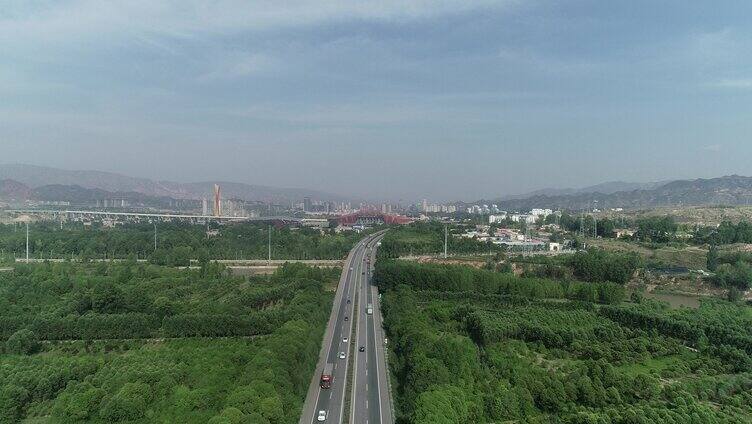 公路 夏季 河流 城市 航拍 青海 建设