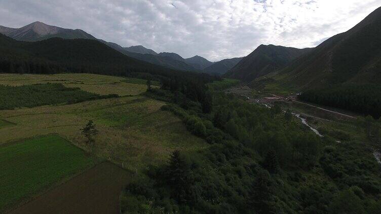 南山 蓝天 白云 溪水 麦田 