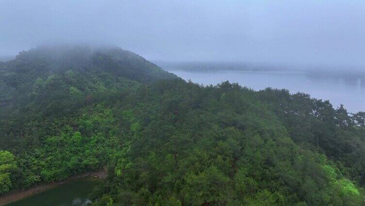 航拍千岛湖蓝天白云