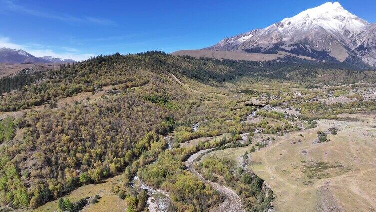 川西美景理塘县格聂神山