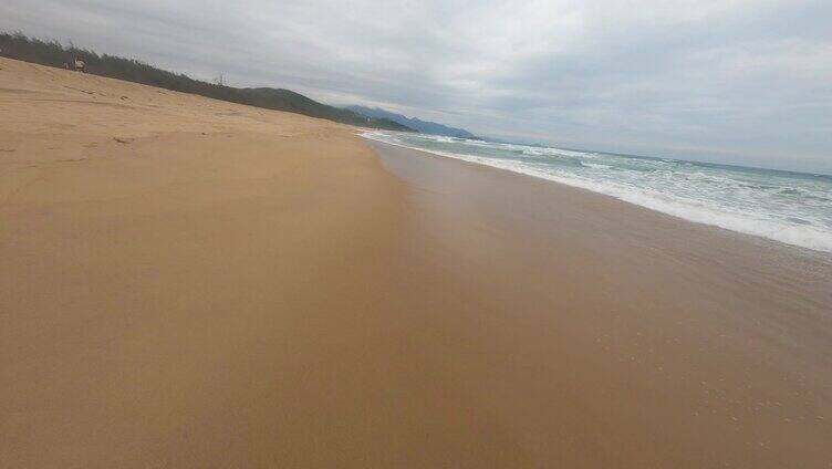 穿越机航拍4K海南三亚大海沙滩海边风景