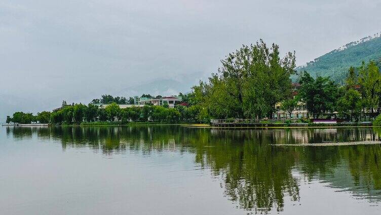 邛海泸山的云与水