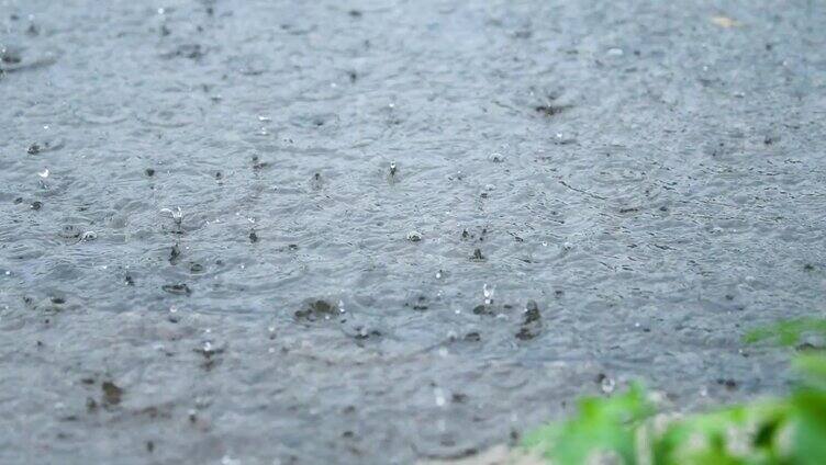 乌云密布狂风暴雨雨滴下雨天雨水强对流天气