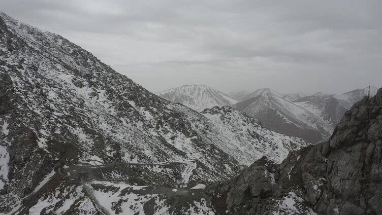 雪山 航拍 生态环境 乐都 4k航拍 青