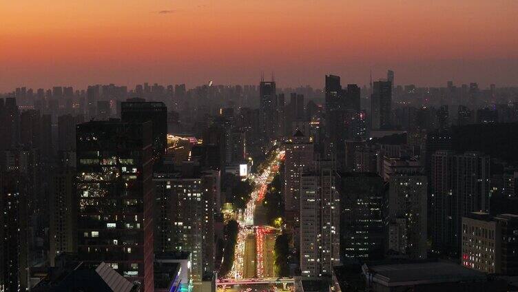 武汉城市道路车流夜景上升