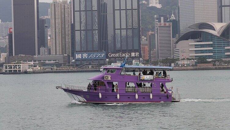 香港维港上的轮船