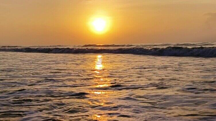  夕阳大海 日出晨光海浪 大海日出巨浪 