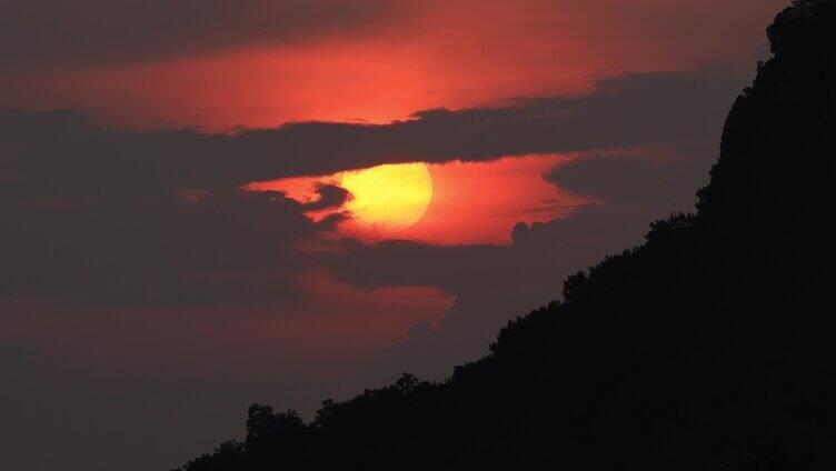 山涧夕阳西下延时摄影