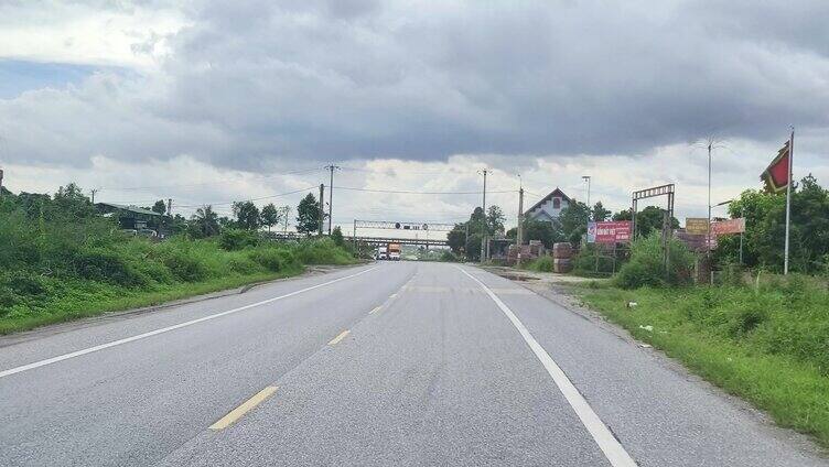 黄昏乡村生活 农村景色宜人 乡村道路车流