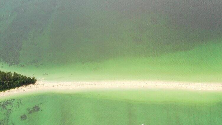 大海蓝蓝的海水海岛蓝天