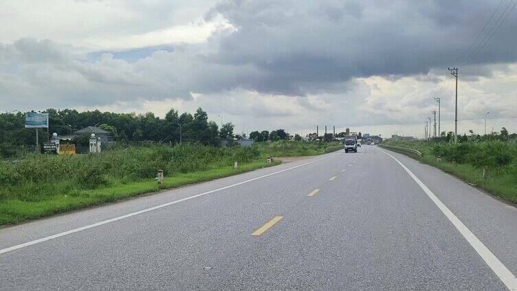 黄昏乡村生活 农村景色宜人 乡村道路车流