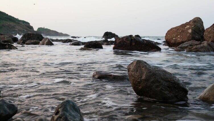 海边镜头海浪灵山岛