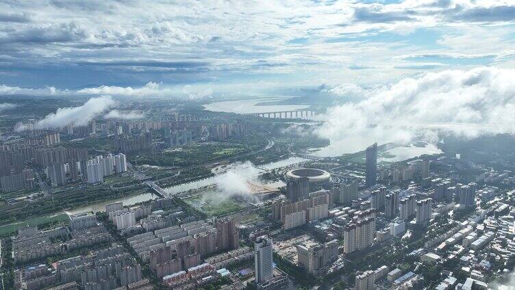 云层上空航拍三门峡城市风光