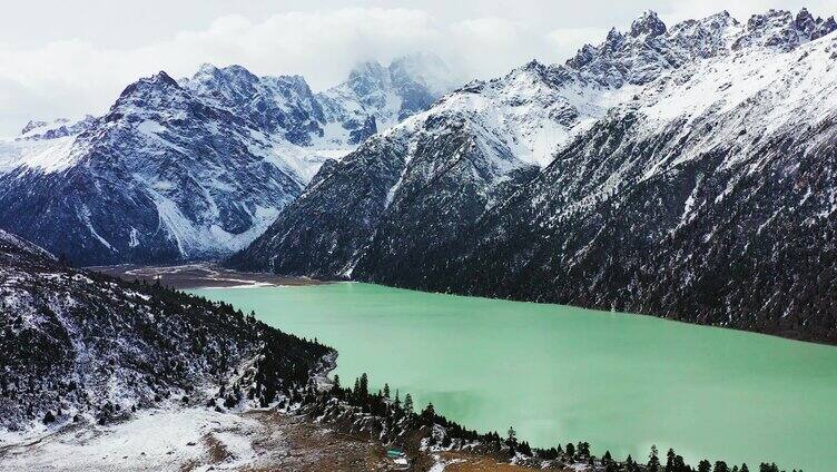 玉隆拉措 雪山湖泊 高原风光