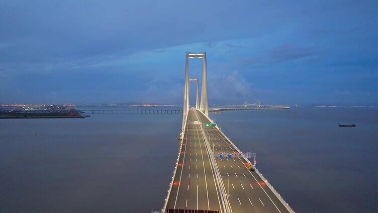 深中通道蓝调夜景