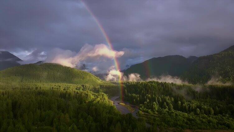 航拍雨后绿水森林河流青山绿水彩虹