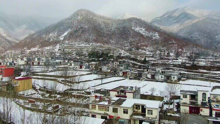 大山里的村庄