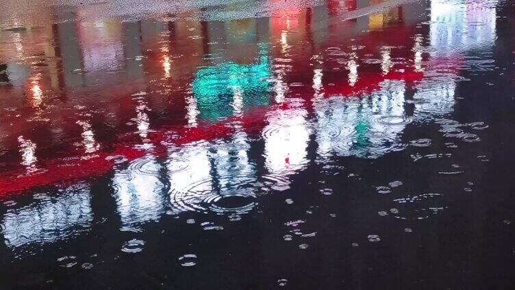  下雨的街道 街道 下雨 城市街道 