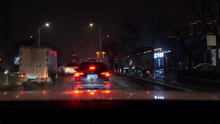 夜晚 车内 路灯 光影 虚化 行车安全 