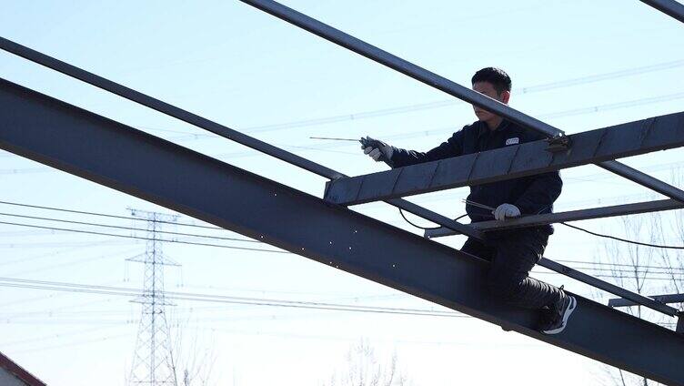 高空作业 农民工 电焊 工人 高空 焊接