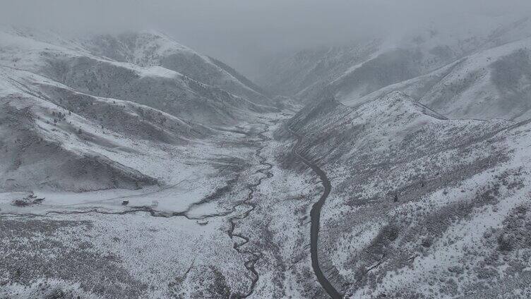 雪山 公路 航拍 户外 高原 白云 旅游