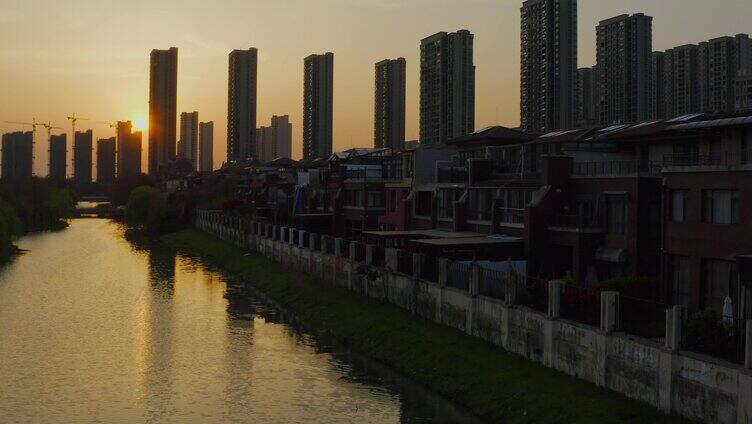 航拍城市河流黄昏