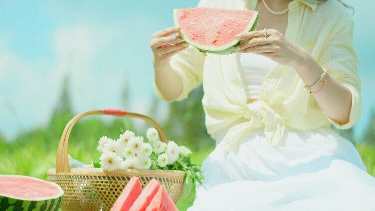 夏日 女性 蓝天白云 雏菊 西瓜 草地2