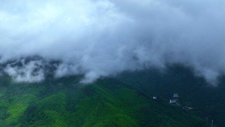 云雾 群山 山里人家 航拍2