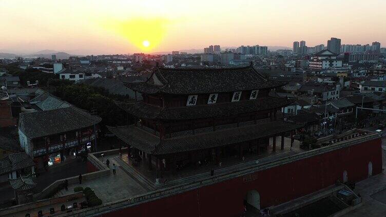 缓慢上升航拍视角 建水古城朝阳楼 