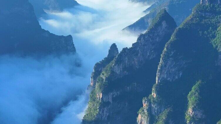 长江三峡红叶云海