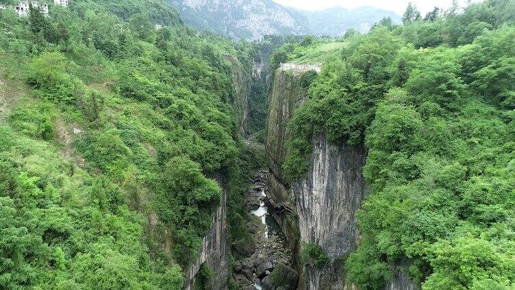 喀斯特地貌，地缝航拍4K