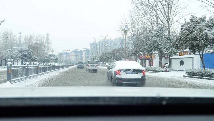 雪天行车 安全驾驶 降温 冬天下雪 温度