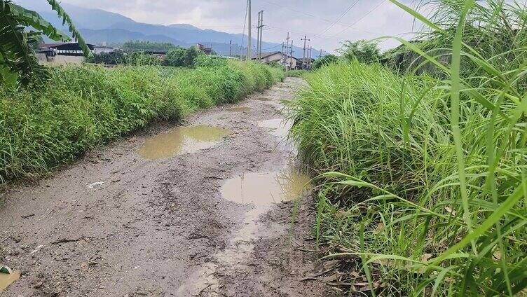 泥巴路泥泞路面 坑洼 坑 损坏路 破马路