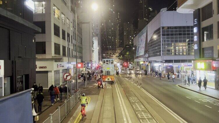 香港叮叮车夜晚行驶二楼视角