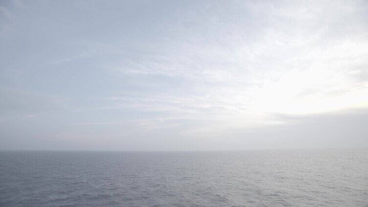 风平浪静的海面