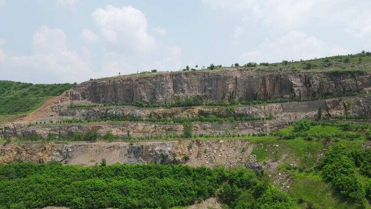 挖山采石 环境破坏 破坏绿植 破坏山体 