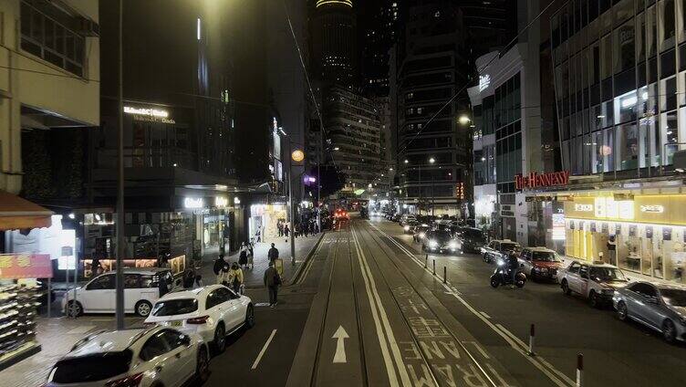 香港叮叮车夜晚行驶二楼视角