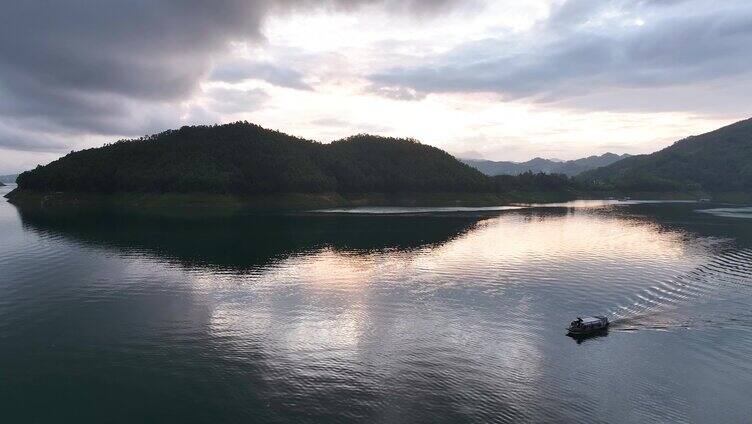 4K早晨意境唯美日出湖面山水绿水青山航拍