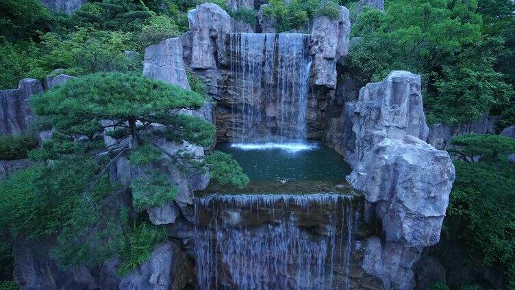 假山溪流瀑布镜头