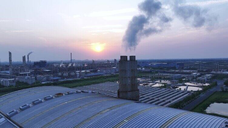 石油化工厂石化炼油厂夕阳航拍