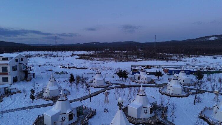 雪中的露营地