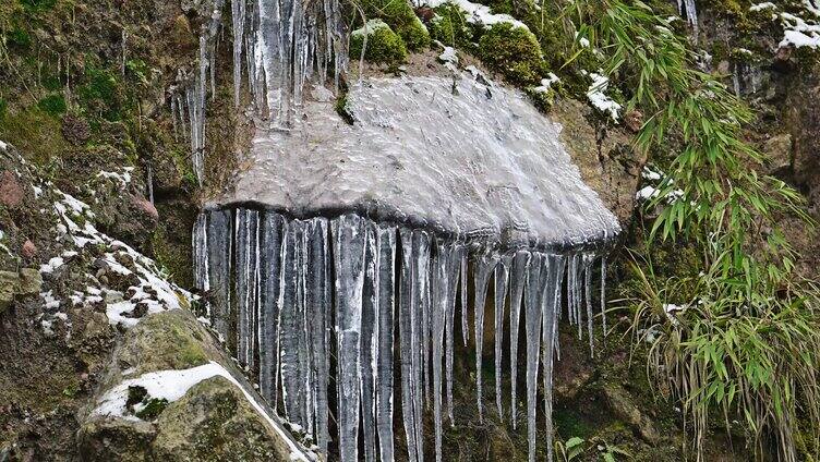 冬天来了溪流结冰寒冬冰雪唯美冬韵