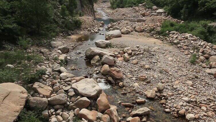 山 大山 水库 山泉水 水坝