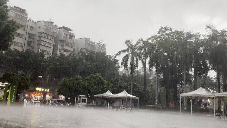 下暴雨天城市一角2