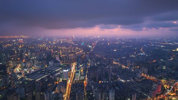 航拍暴风雨前的上海黑云压城乌云密布延时