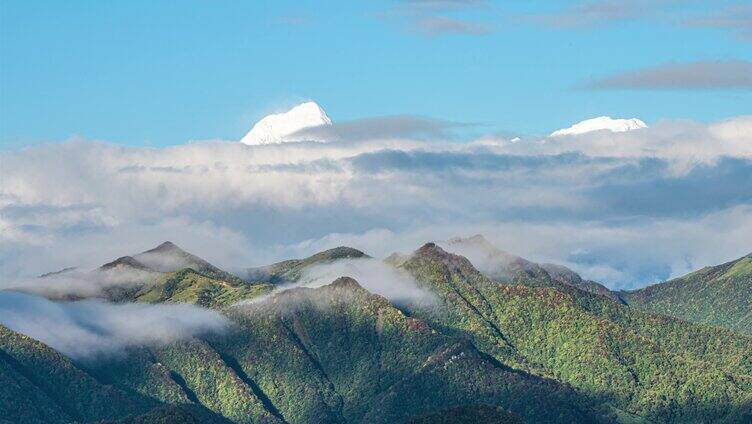 大气壮观贡嘎山风景云雾延时视频