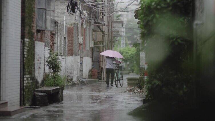 农村胡同街道下雨