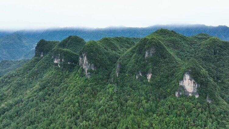 航拍喀斯特地貌群山清秀山峦