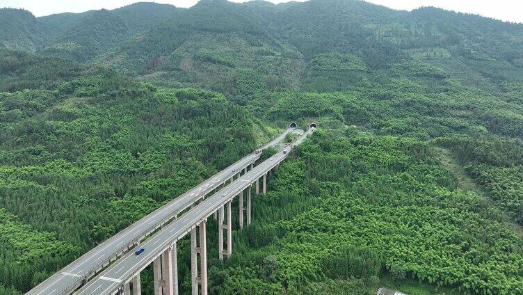 雅西高速荥经烟溪沟段交通建设